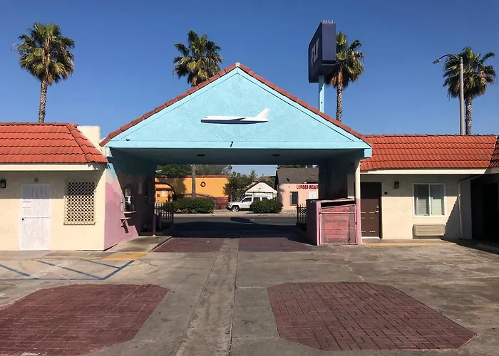 The Fly Inn Motel